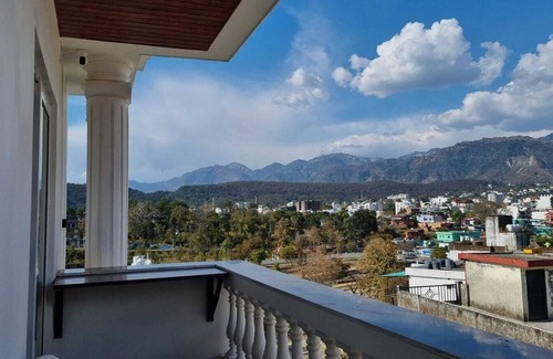 Bullawala Apartment | Hillside nest 2 BHK apartment with a hill and mussoorie view.
