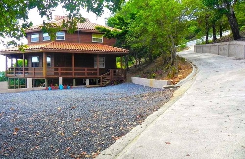 Calabash Bight House | Hillside Paradise - A Remote Island Gem