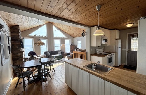 Normandale Cottage | - Hillside Shores Cottage – Scenic Decks, Cozy Vibes & Private Owned Beach