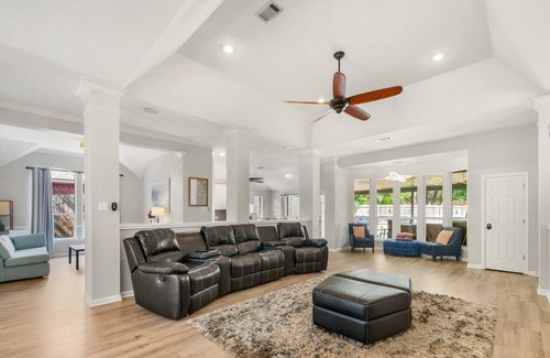 Village At Western Oaks House | Hillside Tropical Retreat - relax, work, and live pure