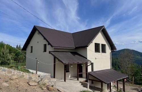 Slavske Cabin | Hillside