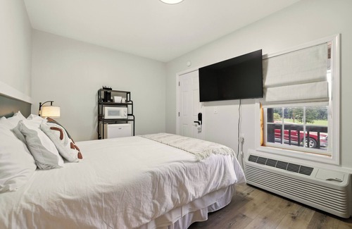 Luray Hotel | Hillside