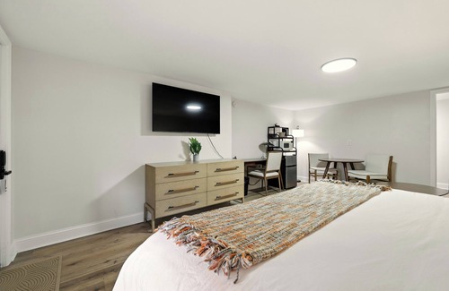 Luray Hotel | Hillside