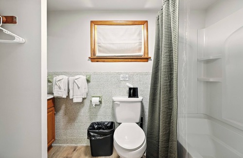 Luray Hotel | Hillside