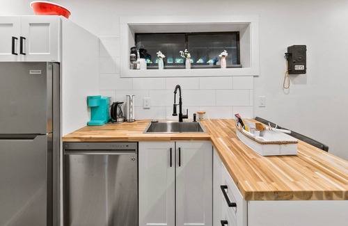 Okanagan-Similkameen House | Hillside Vacation Suite - AC - Washer/Dryer - Big Outdoor Space - Quiet