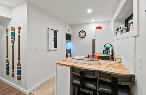 Okanagan-Similkameen House | Hillside Vacation Suite - AC - Washer/Dryer - Big Outdoor Space - Quiet