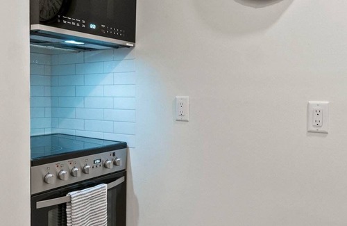 Okanagan-Similkameen House | Hillside Vacation Suite - AC - Washer/Dryer - Big Outdoor Space - Quiet