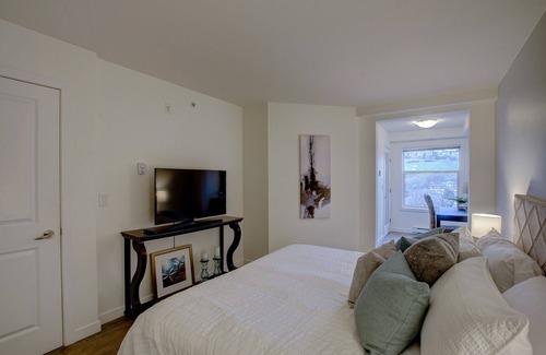 North Glenmore Apartment | Hillside view at the Verve - Pet Friendly