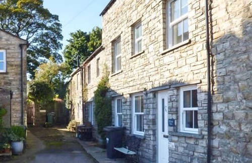 Hawes Cottage | Hillside View