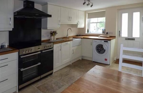 Gayle Cottage | HILLSIDE VIEW, pet friendly, with open fire in Hawes