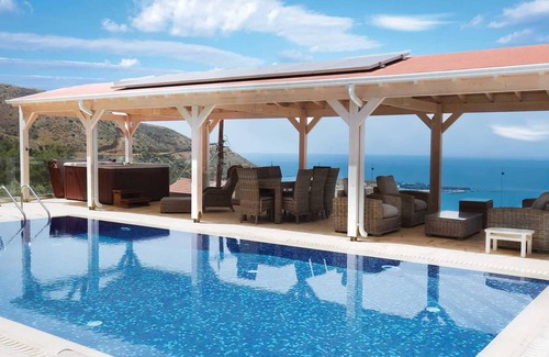 Pachyammos Villa | Hillside villa, stunning veiws out to sea