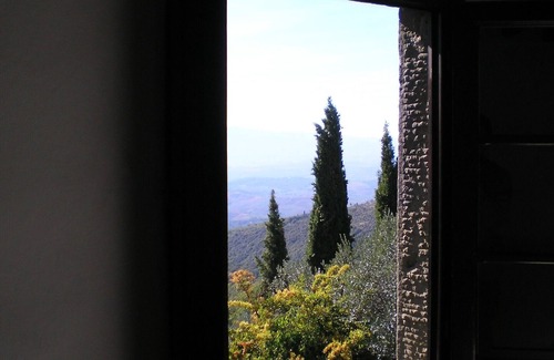 Loro Ciuffenna Villa | HillsideVilla overlooking the Tuscan landscape between Florence Arezzo and Siena