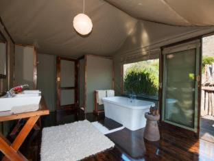 Sidbury Cabin | HillsNek Safari Camp – Amakhala Game Reserve
