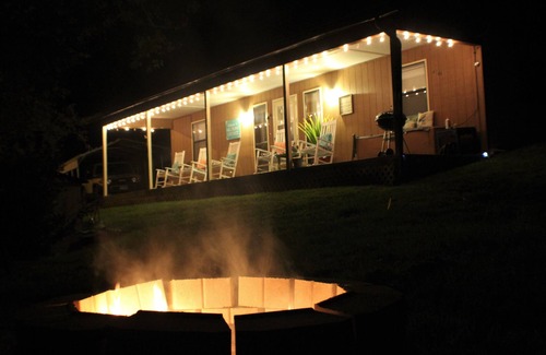 Kingston House | Hillsong Cottage, nestled in the Arkansas Ozarks