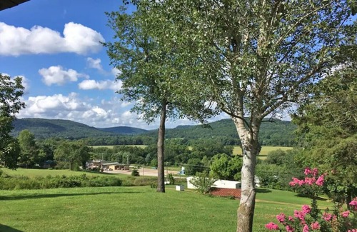Kingston House | Hillsong Cottage, nestled in the Arkansas Ozarks