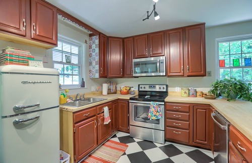 New Cumberland House | Hilltop - 5BR Vintage Retreat near Hershey Park