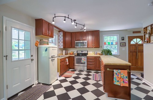 New Cumberland House | Hilltop - 5BR Vintage Retreat near Hershey Park