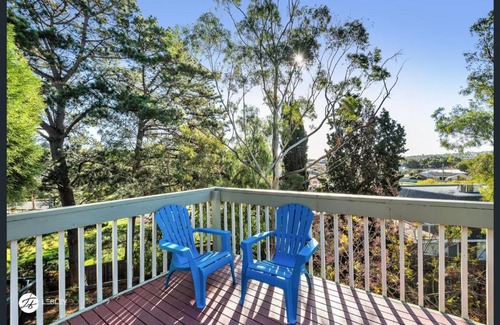 Belmont House | HILLTOP - Beautiful Family Retreat with a View