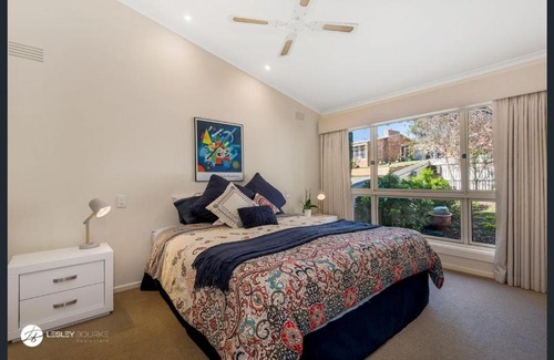 Belmont House | HILLTOP - Beautiful Family Retreat with a View