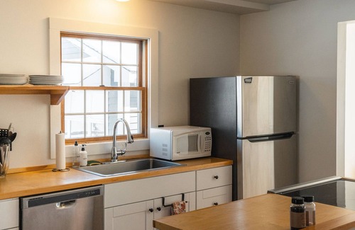 Livingston Manor House | Hilltop Cottage - Contemporary Design with Views!
