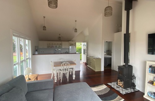 Waiotahi Cottage | Hilltop Cottage in Ohiwa with beautiful range and beach views
