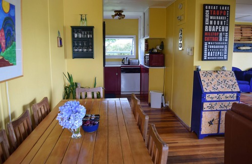 Hilltop House | HILLTOP COTTAGE TAUPO