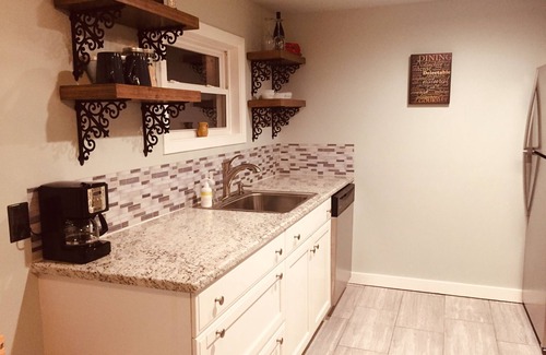 Mid America House | Hilltop Cottage with room to roam on 20 acres. NO CLEANING FEE