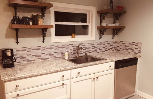 Mid America House | Hilltop Cottage with room to roam on 20 acres. NO CLEANING FEE