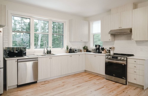 Lake of Bays Cottage | Hilltop cottage with Fibre internet, Golf, Ski, Arrowhead and Algonquin Park