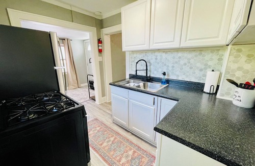Sioux Falls House | Hilltop Firecracker- a 2 Bedroom Homestead near The Denny & Downtown Sioux Falls