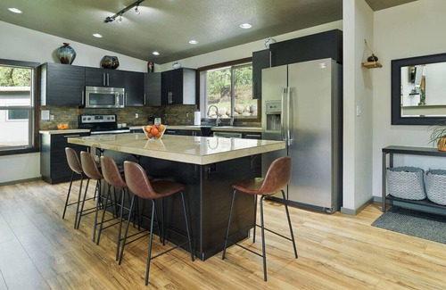 Amity Villa | Hilltop Gated Wine Retreat | Views + Hot Tub Bliss