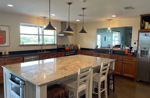 Bleiblerville House | Hilltop Getaway with Awesome Views