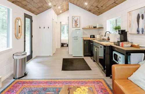 McArthur Cabin | Hilltop Haven-romantic getaway on 65 acres