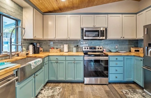 Spicewood House | Hilltop Haven by the Lake