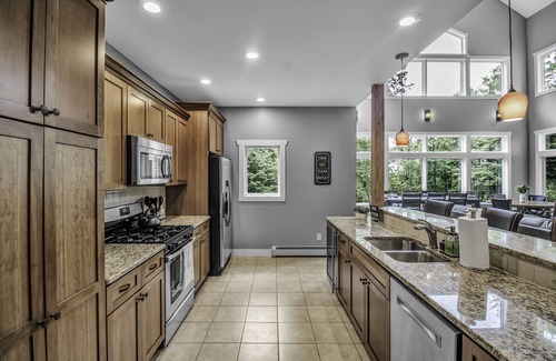 Salamanca House | Hilltop Haven - ENJOY EVL!
