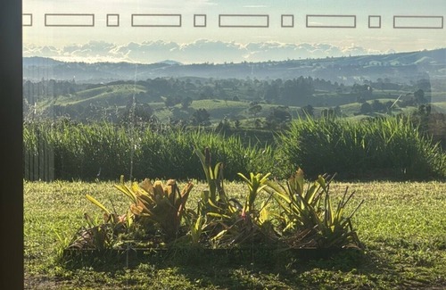 Jaggan House | Hilltop haven spectacular views on the edge of pure rainforest Malanda.
