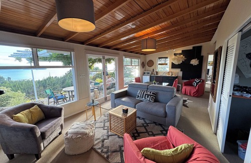 Ngaio Bay Cottage | Hilltop Heaven - Kaiteriteri Holiday Home