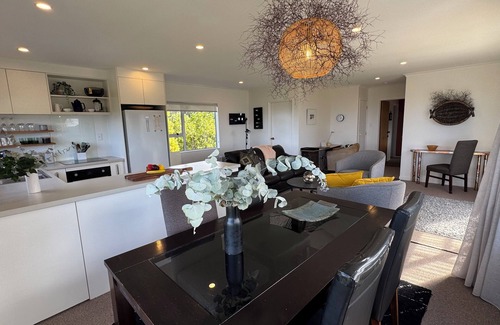 Ngaio Bay Cottage | Hilltop Heaven - Kaiteriteri Holiday Home
