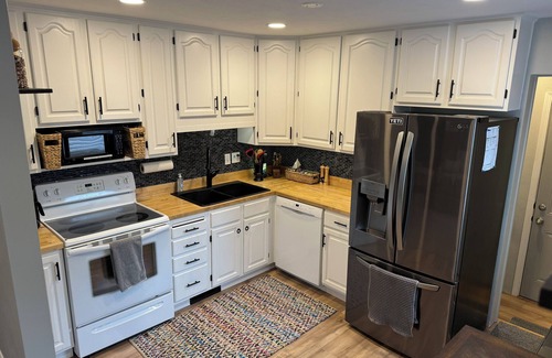 Sioux Falls House | Hilltop Heights Home. Safe neighborhood minutes from downtown.