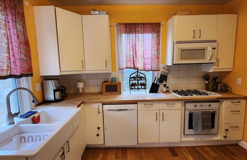 Takoma Park House | Hilltop Hide-away, close to everything!