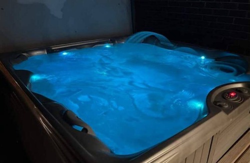 Ashland City House | Hilltop Hideaway w/Hot Tub Close to Nashville
