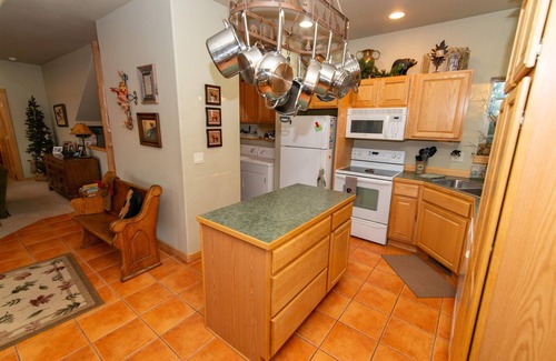 Pagosa Springs House | Hilltop home with mountain views close to amenities and national forest.