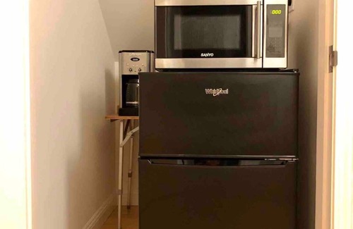 Bernal Heights Apartment | Hilltop House Guest Suite with Stunning View with very easy street parking