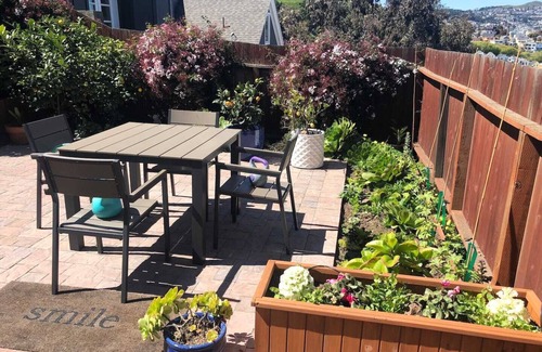 Bernal Heights Apartment | Hilltop House Guest Suite with Stunning View with very easy street parking