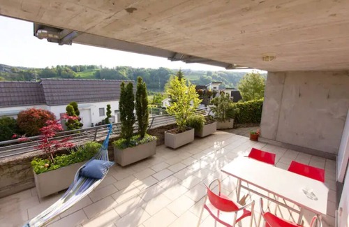 Dietikon District Condo | Hilltop-house, near train, 180° view, big terrasse, friendly