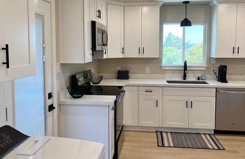 Loomis House | Hilltop House Penryn Rural vibe with a central location
