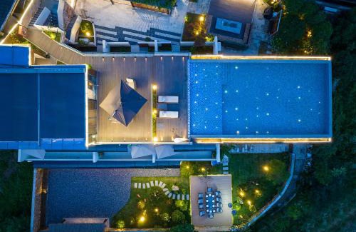 Wulingyuan Hotel | Hilltop House Resort