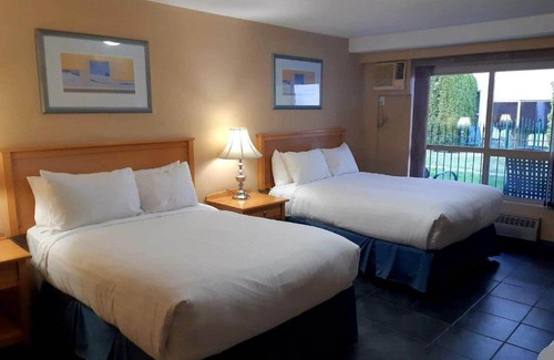 Salmon Arm Hotel | Hilltop Inn - Salmon Arm