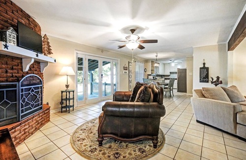 Mineral Wells House | Hilltop Inn- Swimming Pool