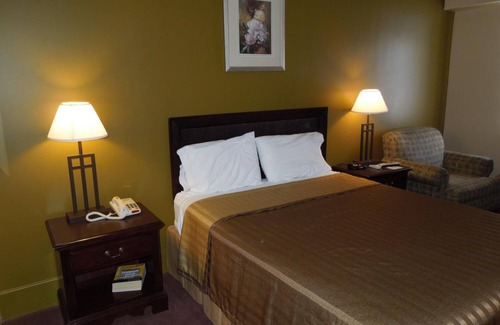 South Hills Hotel | Hilltop Inn